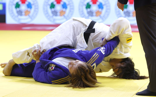 Tanioka Battles Back in Qingdao as -63 kg Final Goes to Golden Score - Image: IJF / International Judo Federation
